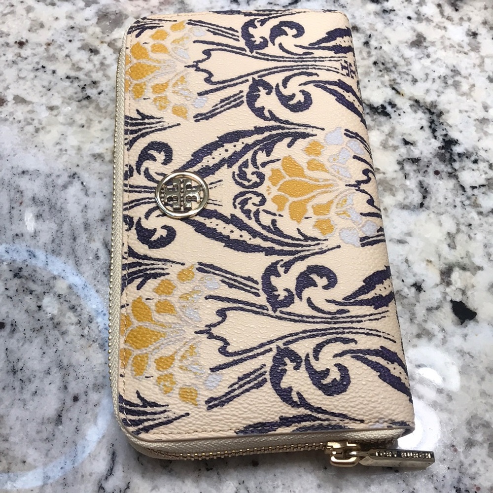 Gorgeous Tory Burch Wallet